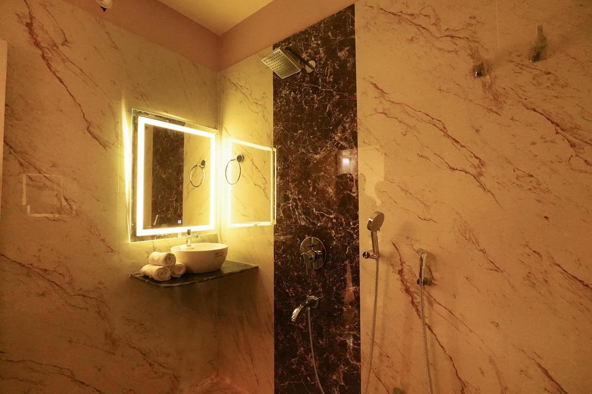 Hotel Rj Patna  Ngoại thất bức ảnh